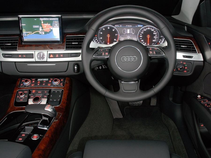 Торпедо Audi A8 4.2 TDI Quattro (D4) 2010 года  (ZA) (фото 6 из 18)